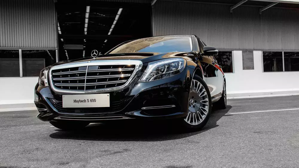 Phần đầu xe Mercedes Maybach S600