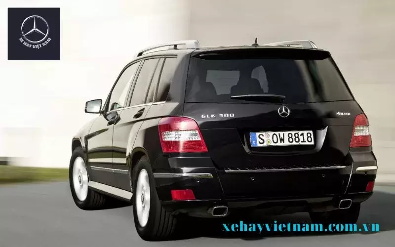 Đuôi xe GLK 300 cân đối và gọn gàng