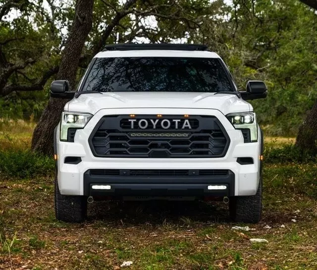 Thiết kế đầu xe Toyota Sequoia