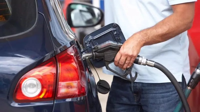 Cách nhận biết xe chạy xăng hay dầu
