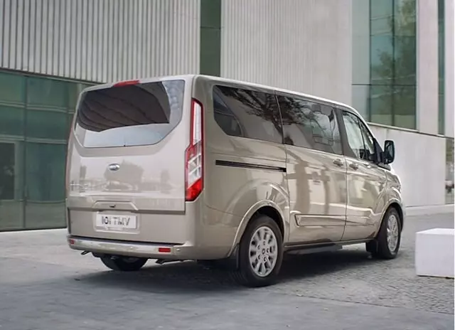 cabin-xe-ford-tourneo