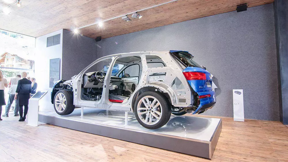 Đánh giá xe Audi Q7 2016: Hệ thống khung gầm 1