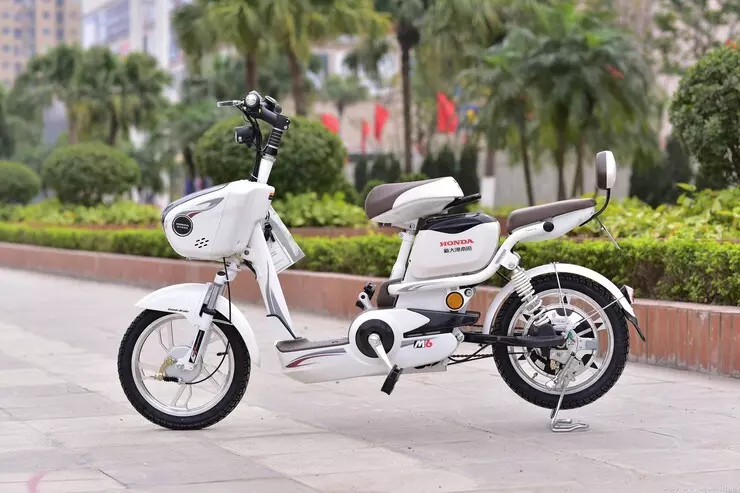 Honda M6 XD023 thiết kế chắc chắn, khả năng giảm xóc tốt