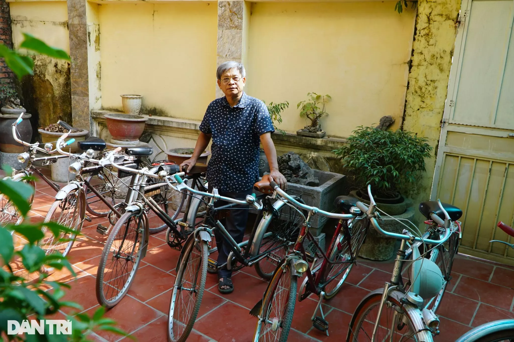 Bộ sưu tập xe cổ và tấm bằng lái xe đạp độc đáo của người đàn ông Thanh Hóa