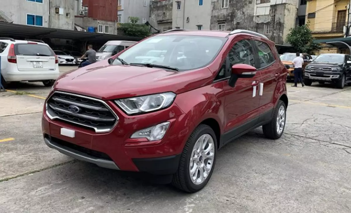 Góc trước EcoSport Titanium