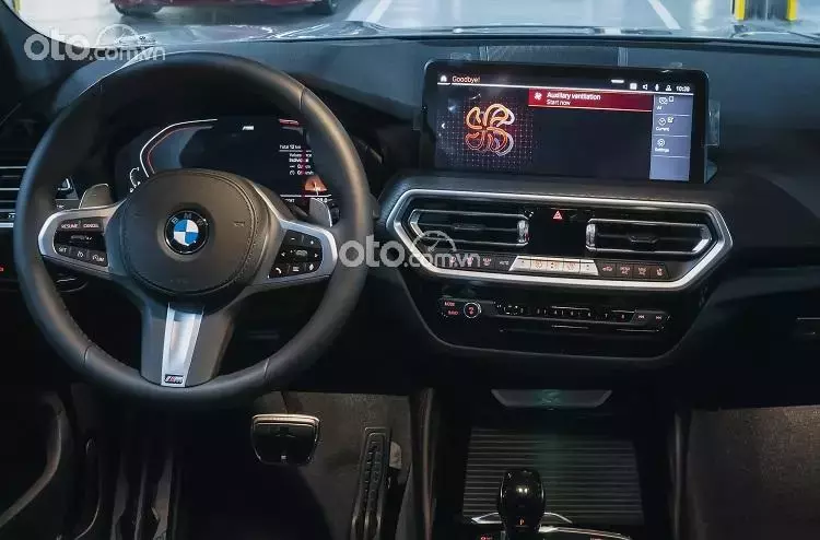 Nội thất xe BMW X4 2022.