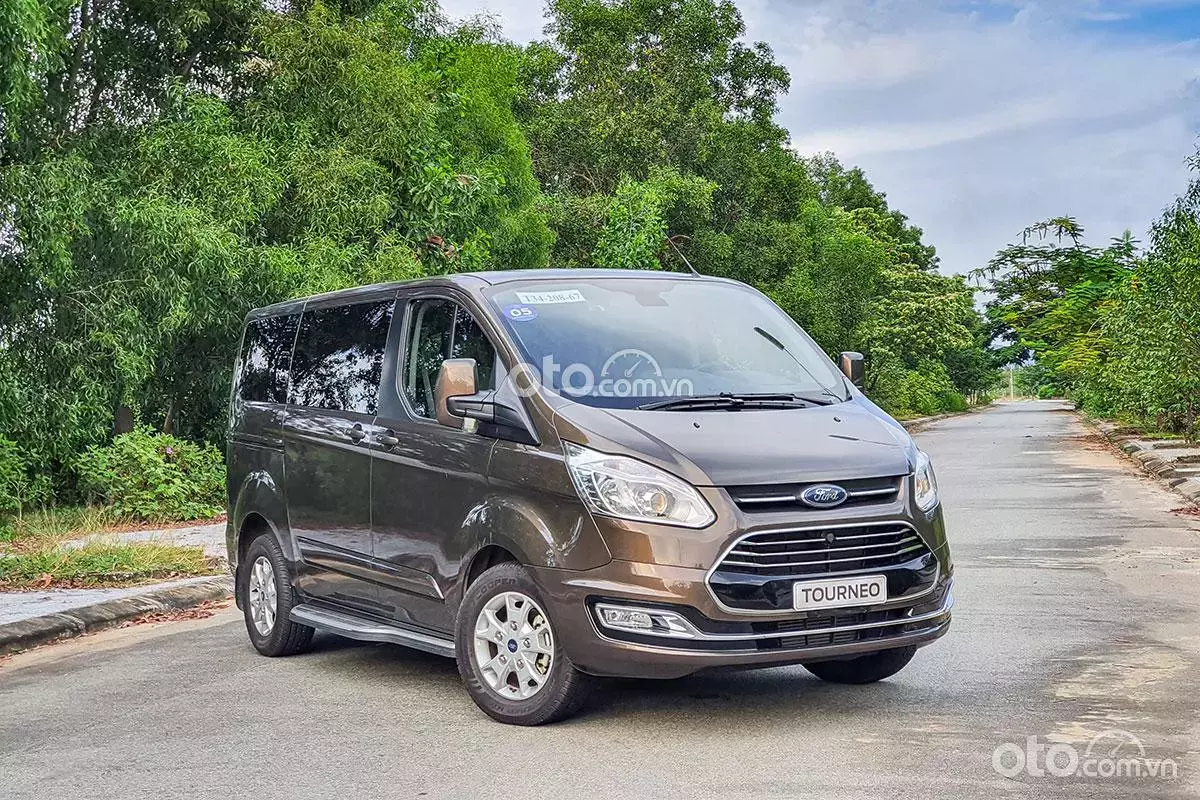 Giá xe Ford Tourneo thế hệ mới cập nhật hàng tháng.