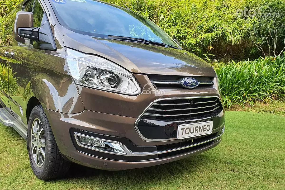 Giá xe Ford Tourneo thế hệ mới cập nhật hàng tháng - Ảnh 1