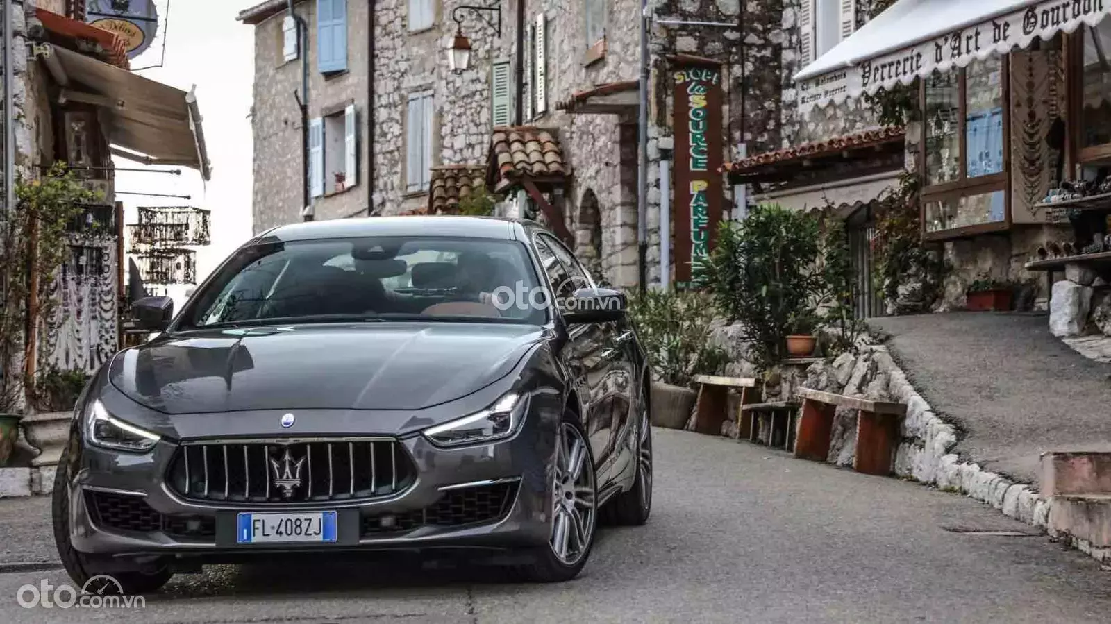 Đầu xe Maserati Quattroporte