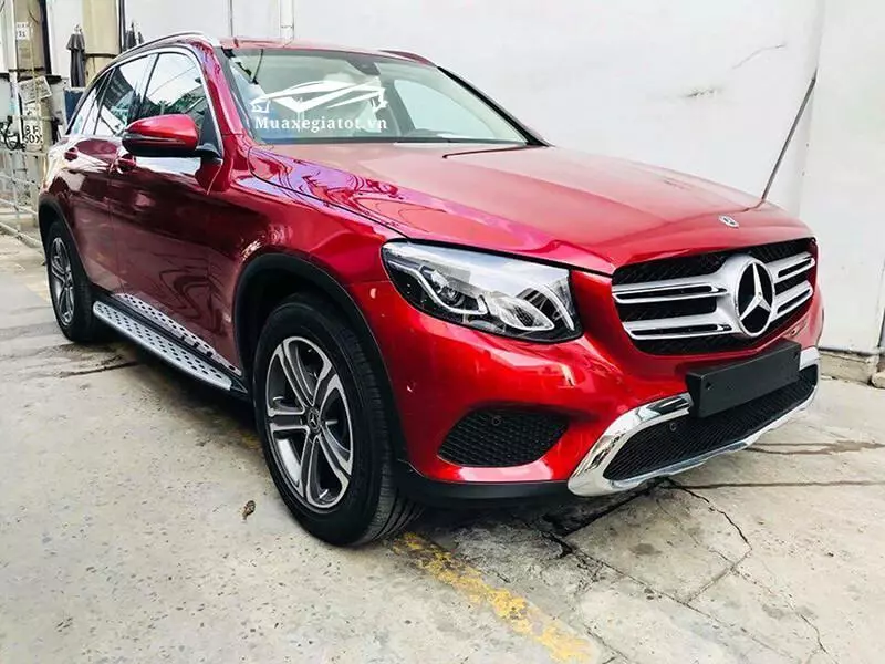 Mercedes GLC 200 2018 dẫn động cầu sau, trong khi GLC 250 sử dụng động cơ bốn bánh 4Matic