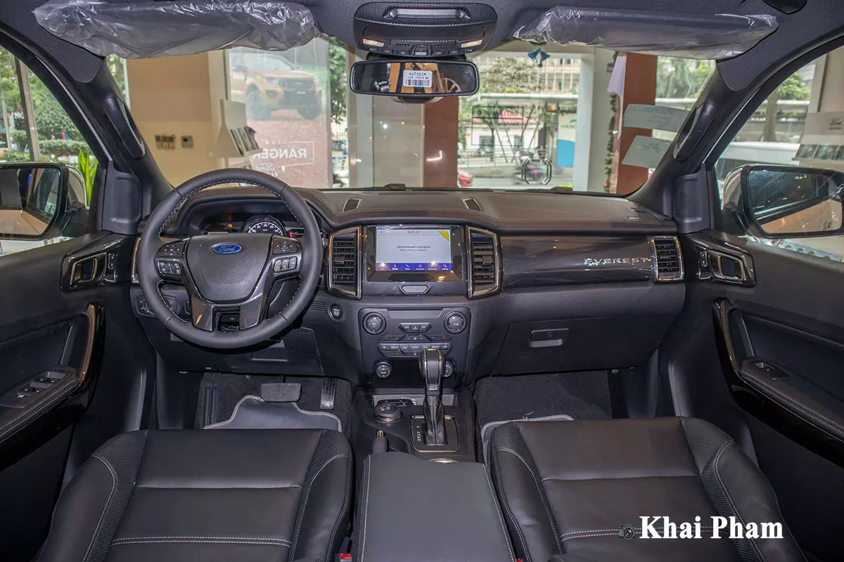 Không gian khoang cabin xe Ford Everest 2021