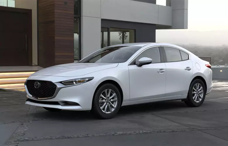 Giá lăn bánh Mazda 3 1.5 Luxury dao động từ 782 - 801 triệu đồng.