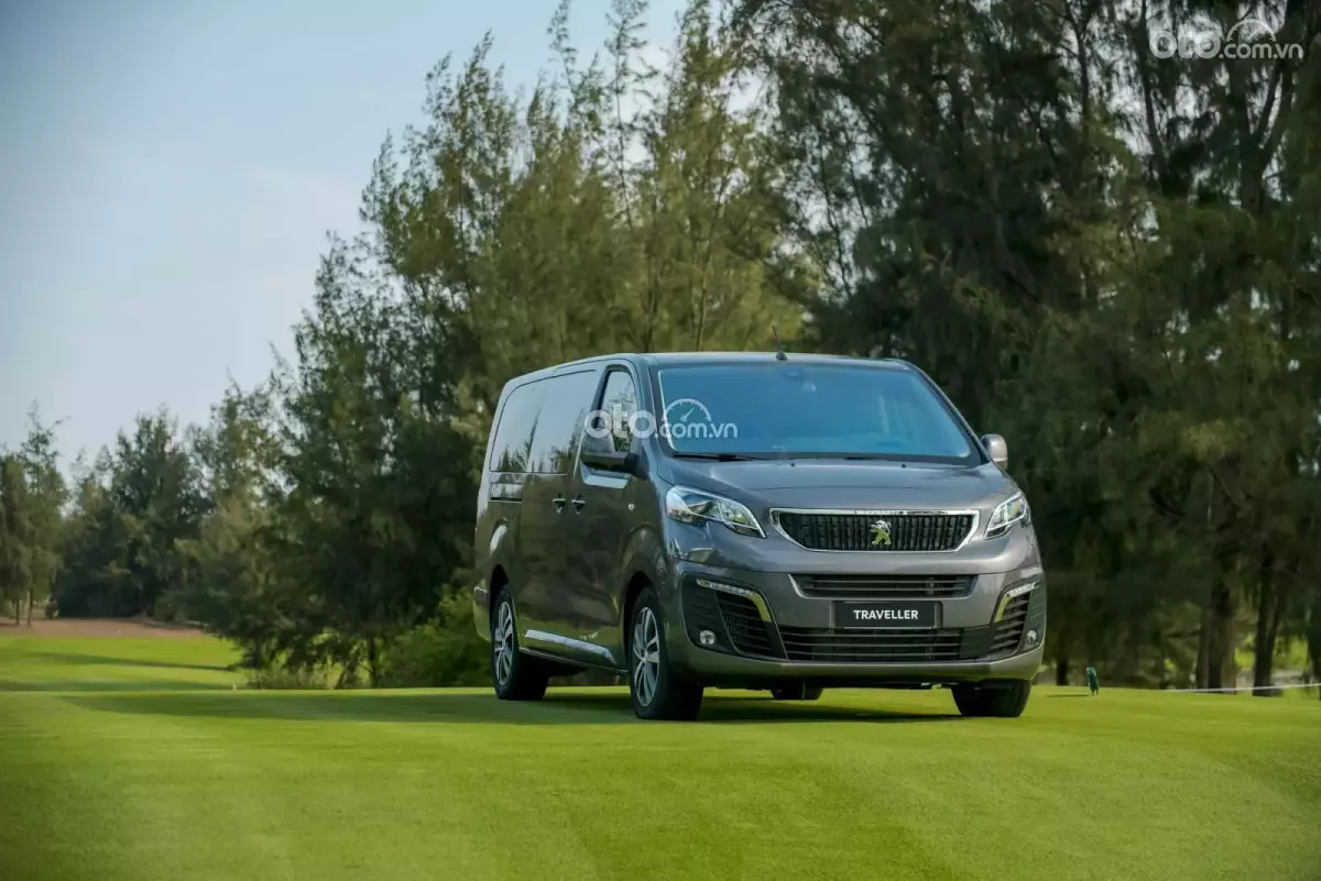 Giá xe Peugeot Traveller mới nhất.