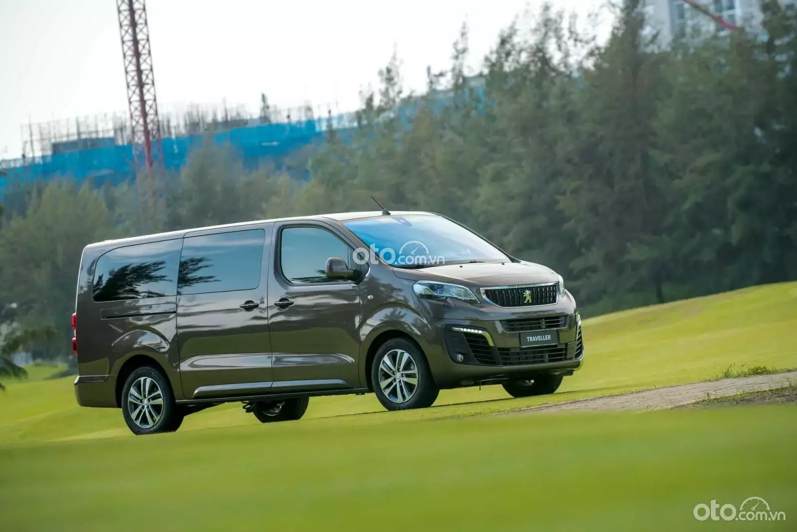 động cơ Peugeot Traveller 2021 .