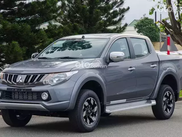 Ngoại hình Mitsubishi Triton cũ đời 2015.