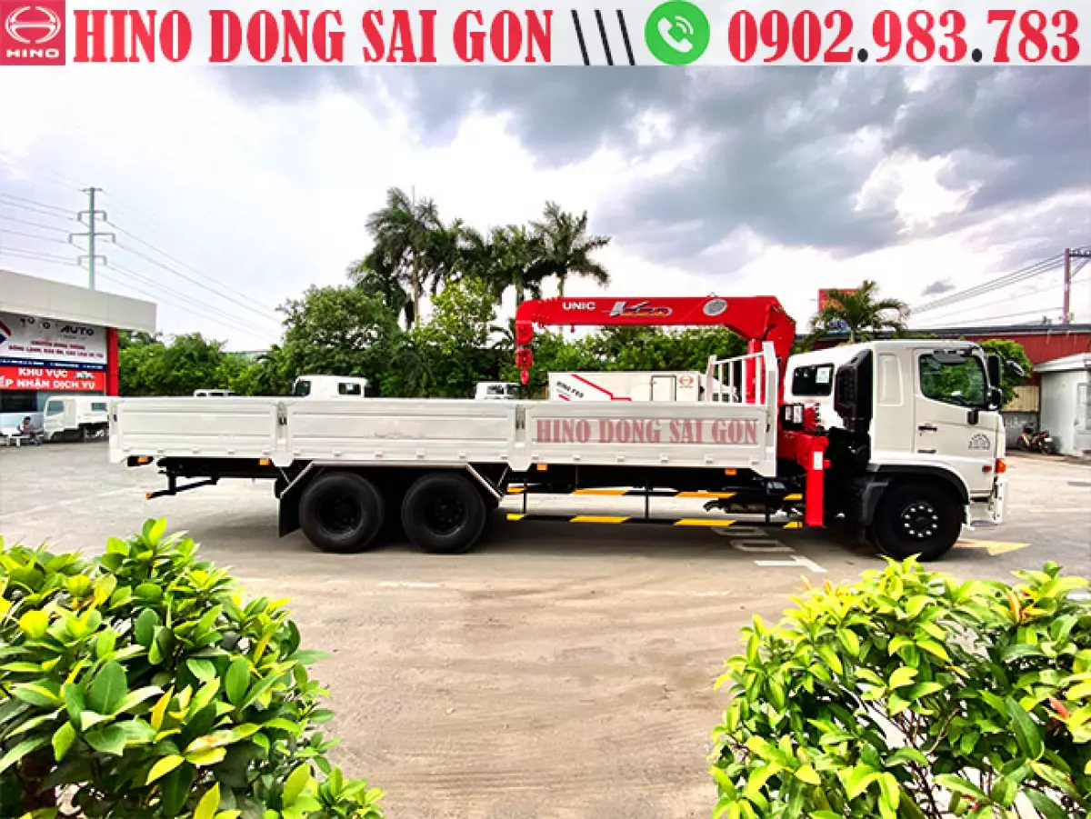 Hình ảnh xe tải cẩu 3 chân Hino