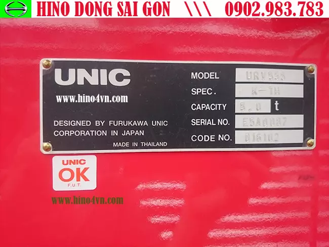 Cẩu Unic Urv 500 loại 5 tấn, 7 tấn được lắp trên xe 3 chân