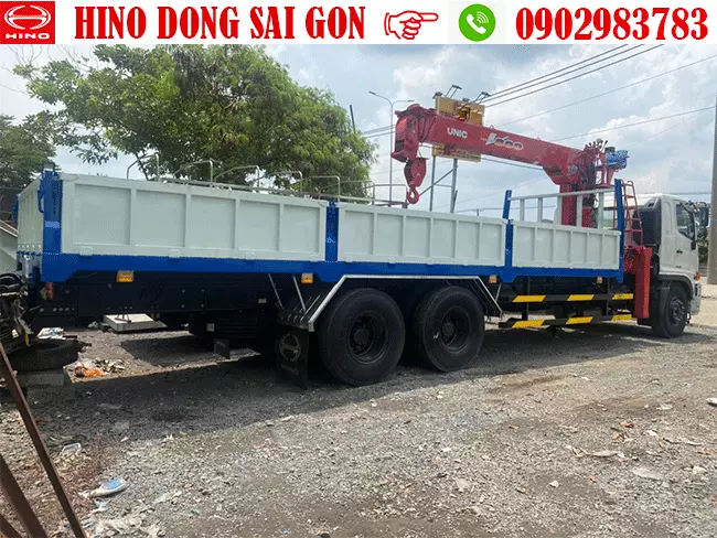 Xe tải Hino 3 giò 15 tấn lắp cẩu Unic 8 tấn 4 khúc