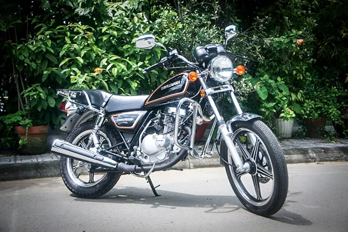 Chọn xe đi phượt - Suzuki GN125 có tiết kiệm nhiên liệu không?