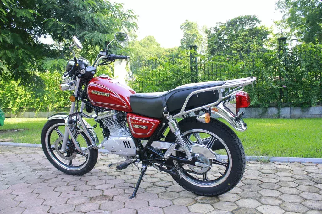 Chọn xe đi phượt - Suzuki GN125 có tiết kiệm nhiên liệu không?