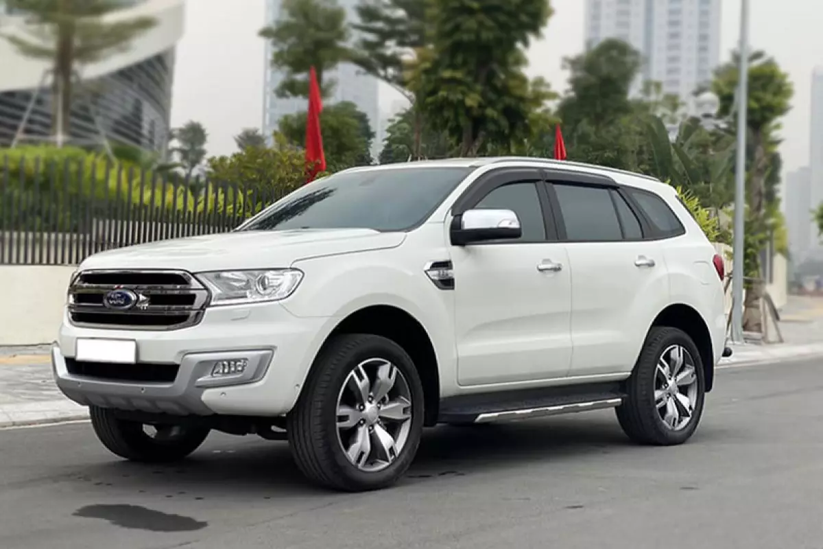 có nên mua ford everest cũ