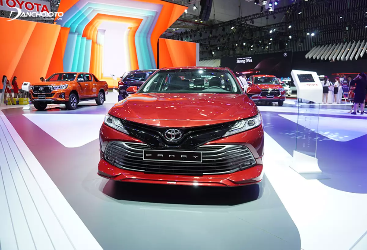 Toyota Camry 2020 mang sự mềm mại, thanh thoát đầy quyến rũ, những đường nét tinh tế, trẻ trung