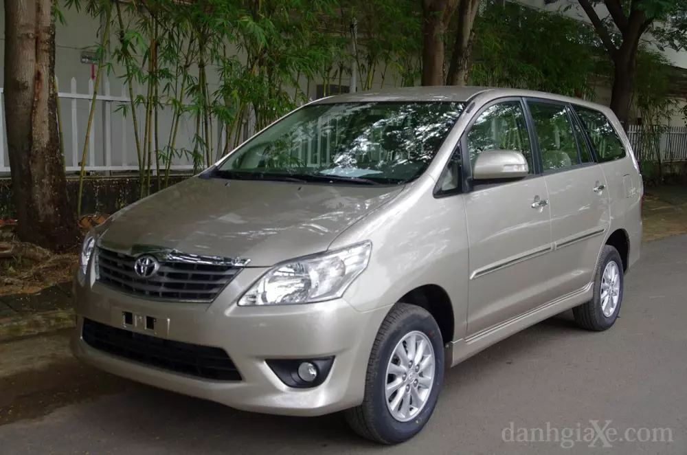 Toyota Innova 2012