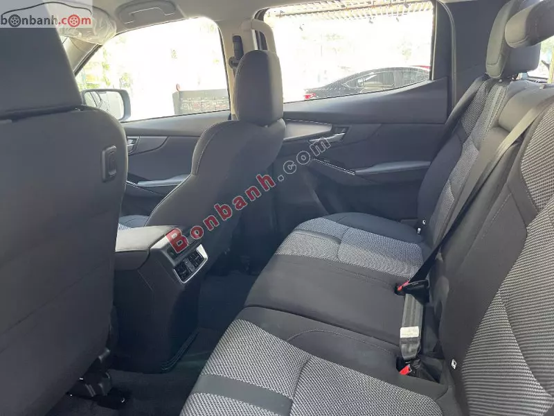 Hàng ghế thứ 2 Mazda BT50 2023