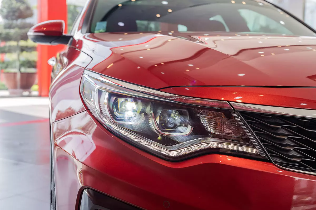 Đánh giá xe Kia Optima 2019: cụm đèn pha.