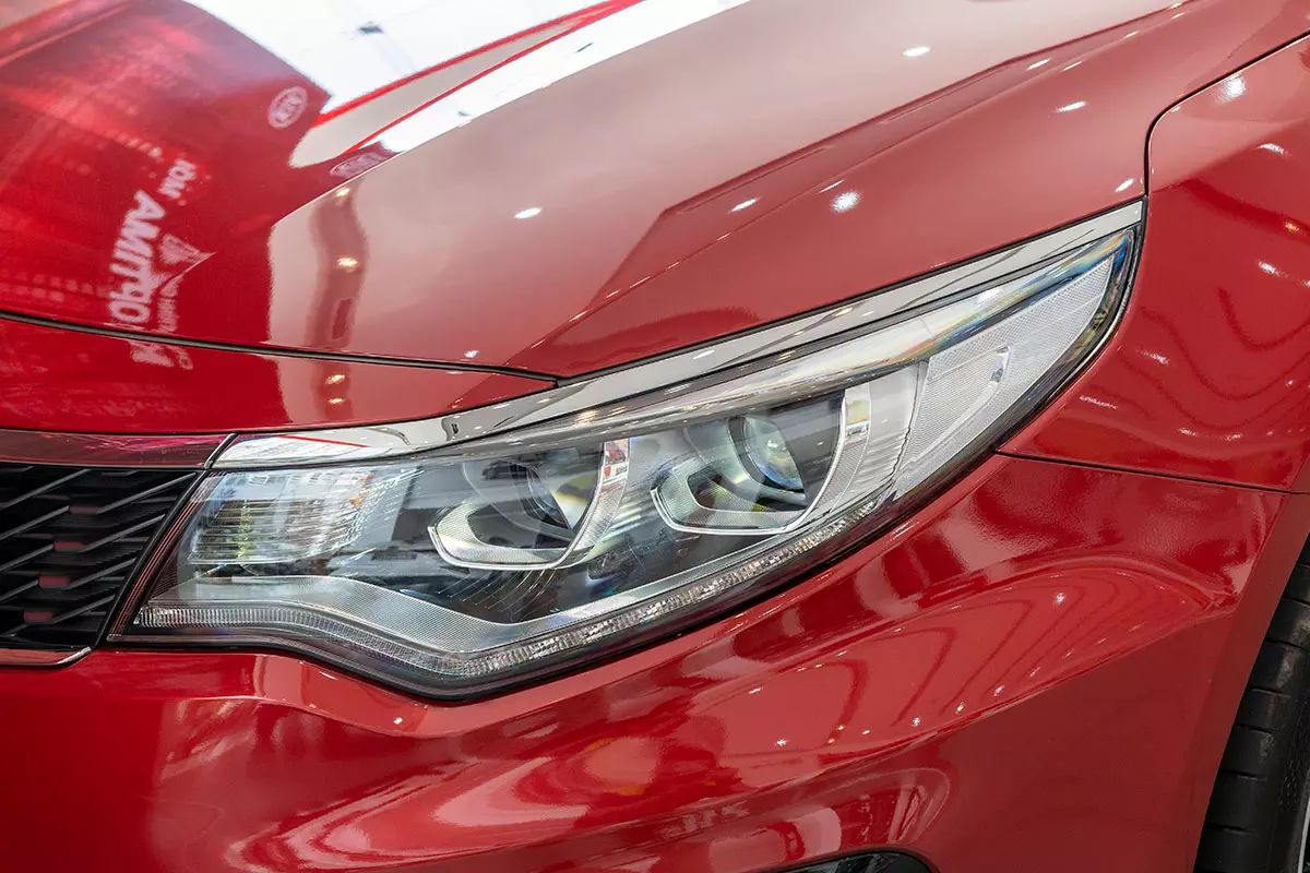 Đánh giá xe Kia Optima 2019: cụm đèn pha LED.