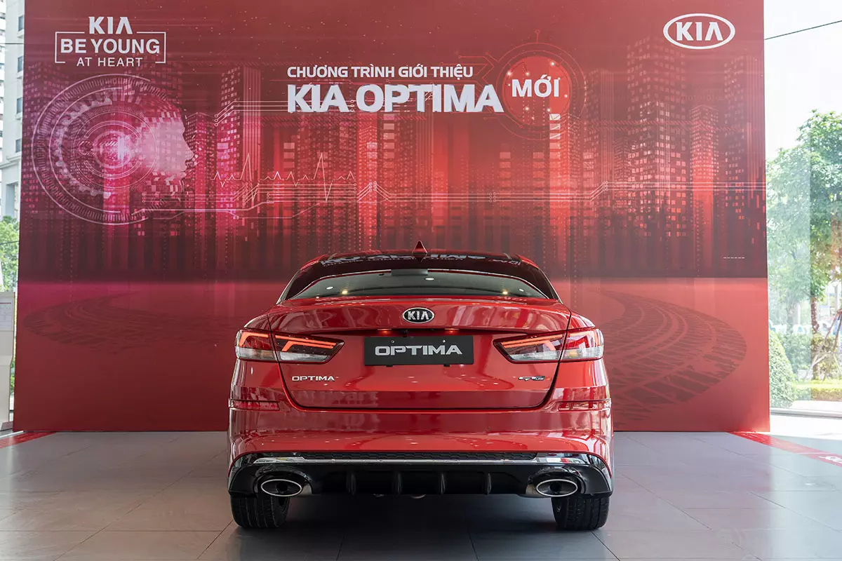 Đánh giá xe Kia Optima 2019: Thiết kế đuôi xe.