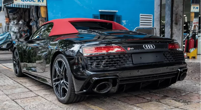 Audi R8 V10 Spyder 2024 với đầu xe dữ dằn