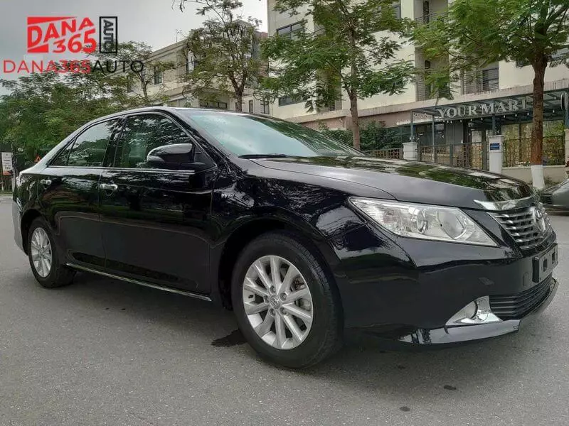 Ngoại thất xe Toyota Camry 2013 cũ