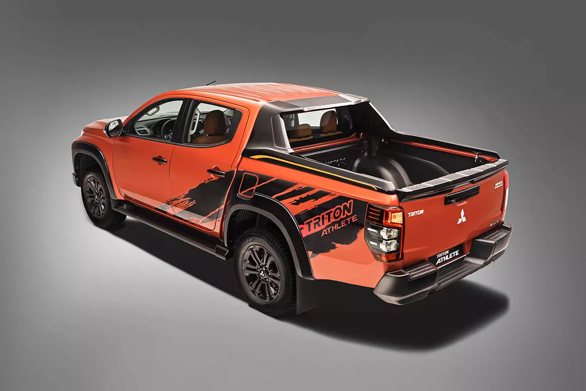 Đuôi xe Mitsubishi Triton Athlele 2021.