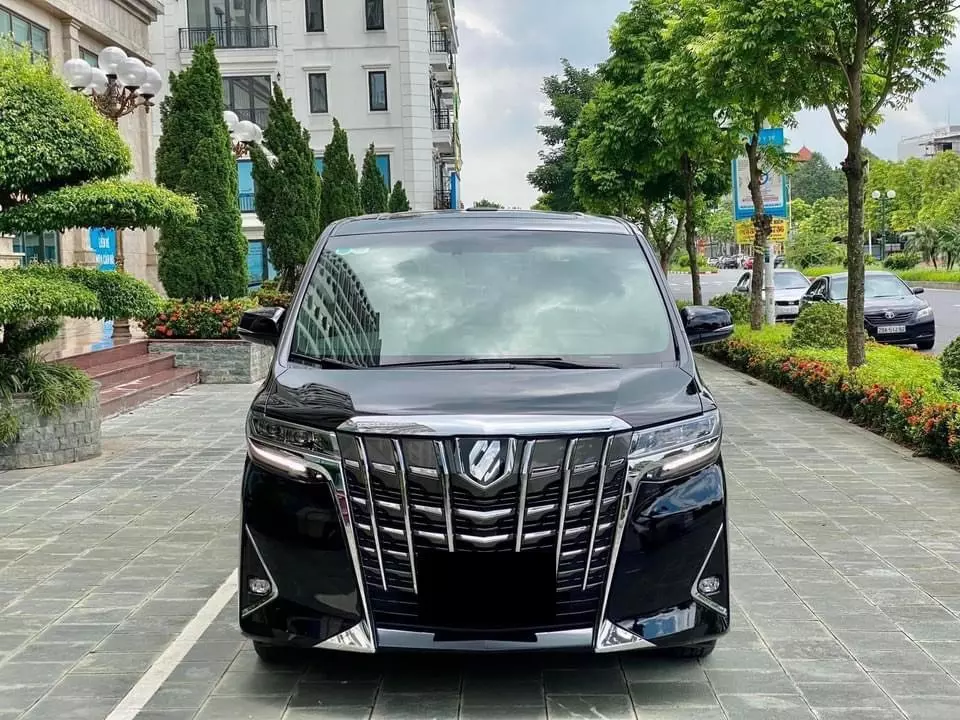 Toyota Alphard 2018 mang vẻ đẹp của sự quyền uy, dũng mãnh