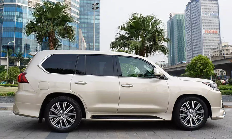 Thân xe Lexus LX 570 2020