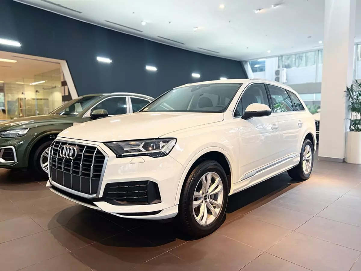 Audi Q7 2023 với màu Trắng Carrara White