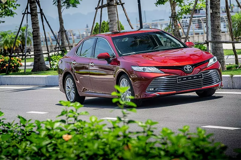 Đánh giá ngoại thất đầu xe Toyota Camry