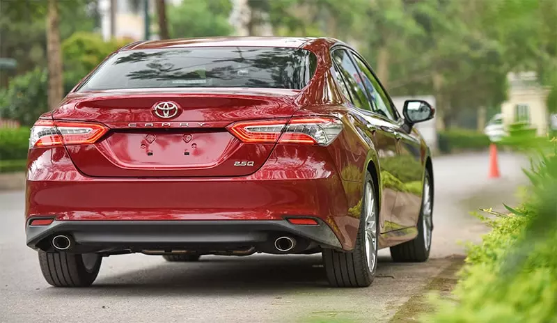 Đánh giá ngoại thất đuôi xe Toyota Camry