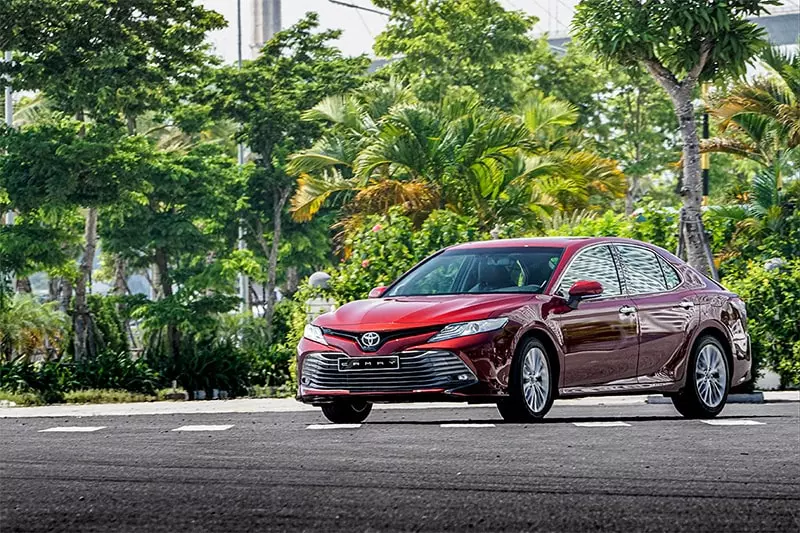 Có nên mua xe Toyota Camry 2019 cũ không?