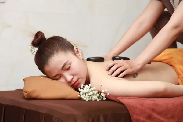 Hãy đến với Lụa Spa để có trải nghiệm bấm huyệt tuyệt vời nhất