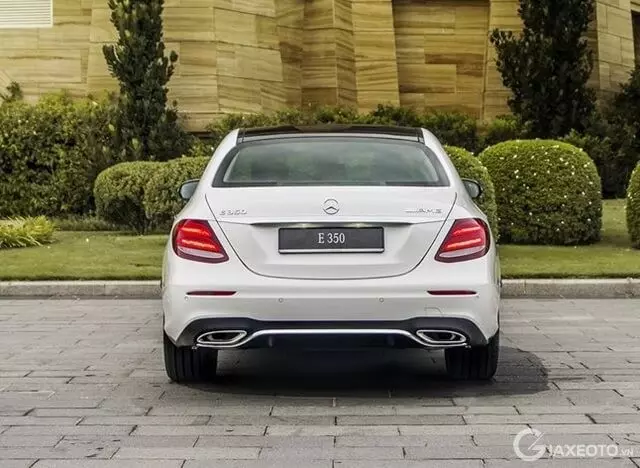 den-truoc-xe-mercedes-e350-amg