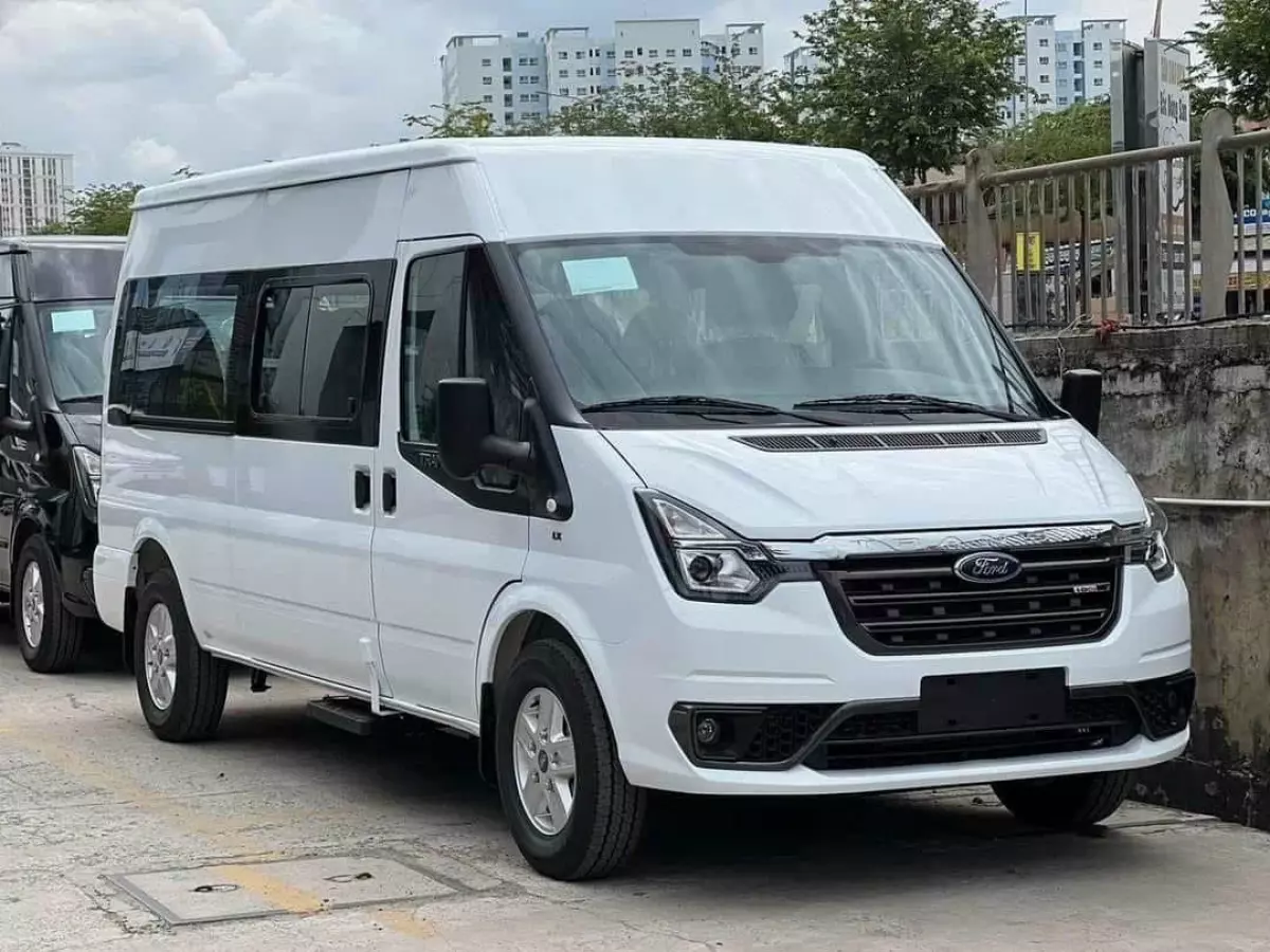 Giá xe Ford Transit 16 chỗ