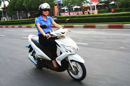 Yamaha Luvias phù hợp cho các bạn nữ vóc dáng bé, nhẹ cân