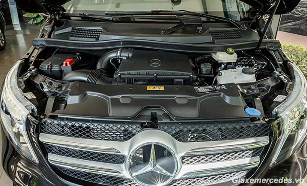 Khoang lái của Mercedes V250 Luxury