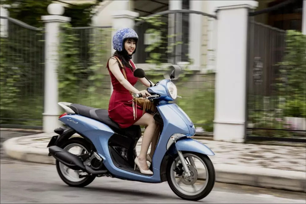 Bàn chuyện nên mua Honda Scoopy hay Yamaha Janus?