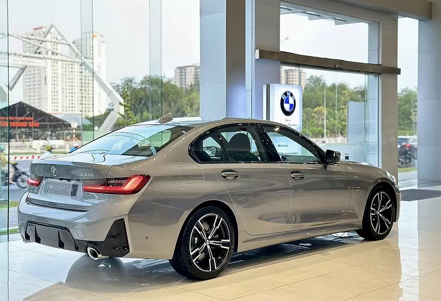 Đầu xe BMW 3 Series 2023