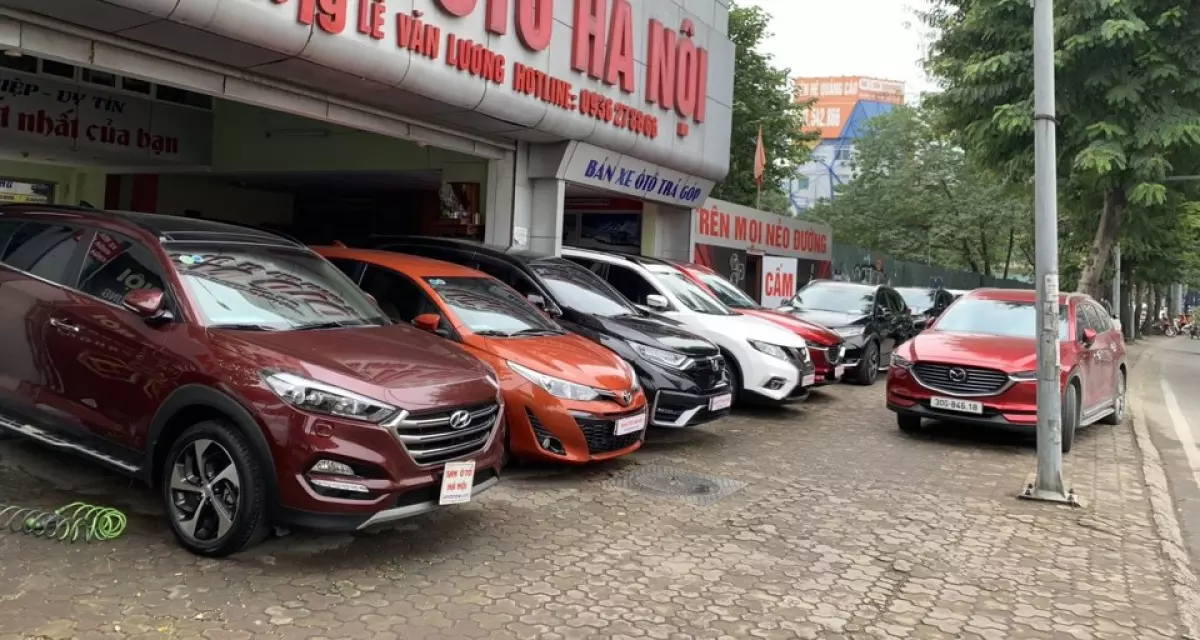 Chủ showroom ô tô cũ "méo mặt" với chi phí hàng tháng vì không bán được xe.