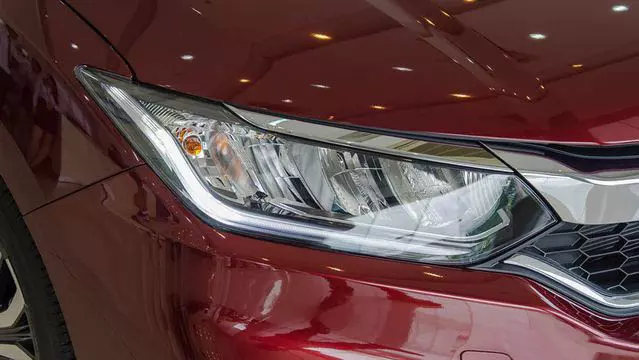 Đánh giá xe Honda City 2017-2018: Đèn pha sắc sảo