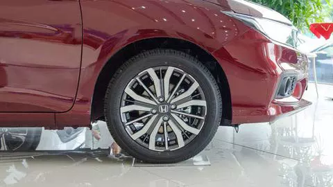 Đánh giá xe Honda City 2017-2018: La-zăng 16 inch được coi là đơn điệu